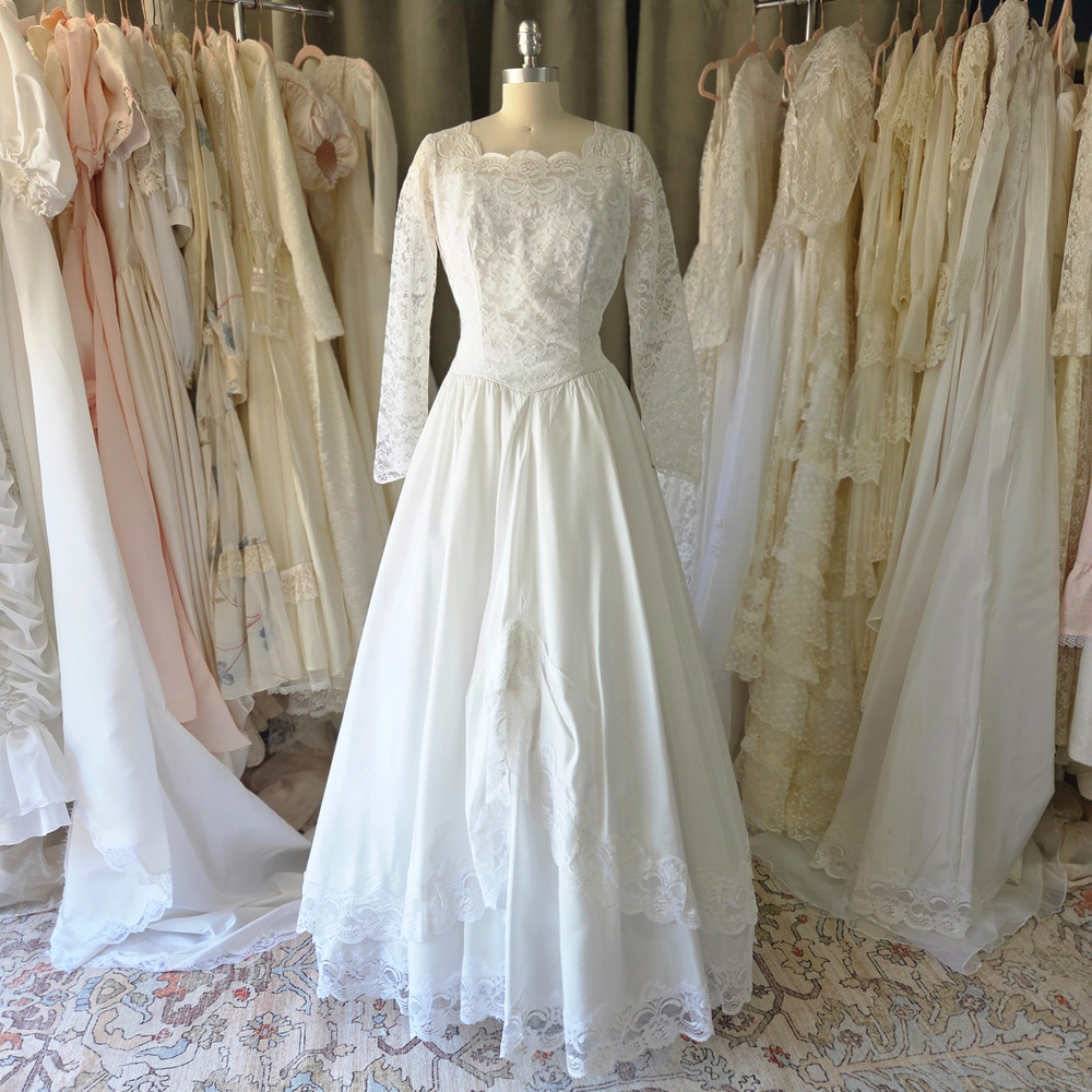 Vintage 60s White Wedding Dress Size M Taffeta Lace Mod Cape Train Fit & Flare